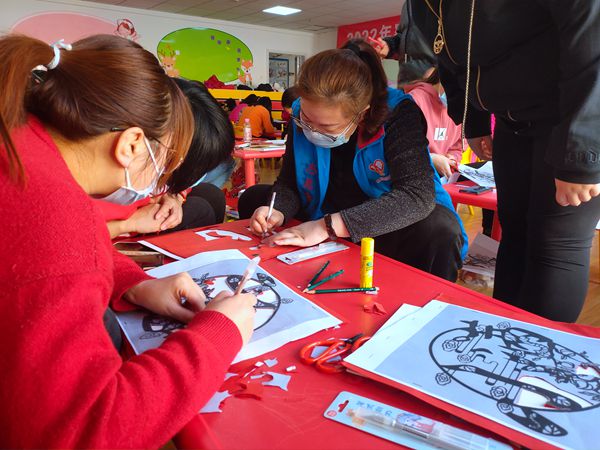 插图3:宿珈涤理事指导学员 插图3:宿珈涤理事指导学员