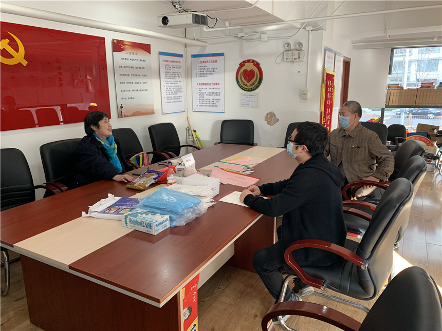 10在呼家楼街道东大桥社区进行访谈(孙雅宁摄) 10在呼家楼街道东大桥社区进行访谈(孙雅宁摄)