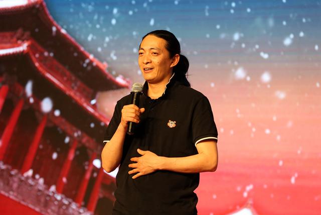 导演刘震介绍舞剧创作情况