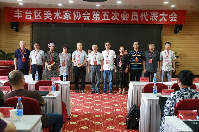 11 丰台区美术家协会第五届主席、副主席从左到右依次为:崔泽培、杨维强、王晓卉、王绿霞、毛伟、张建豹、宗晓亮、肖立春、贾波、徐卫国、陈健 11 丰台区美术家协会第五届主席、副主席从左到右依次为:崔泽培、杨维强、王晓卉、王绿霞、毛伟、张建豹、宗晓亮、肖立春、贾波、徐卫国、陈健