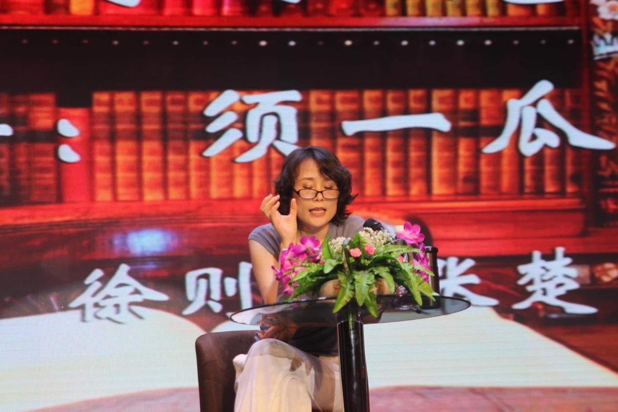 作家须一瓜与现场观众交流分享了自身的小说创作“秘笈”