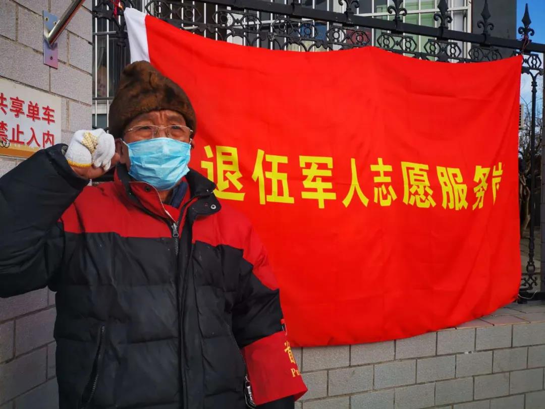 区美协会员贺春立参加社区值守 区美协会员贺春立参加社区值守