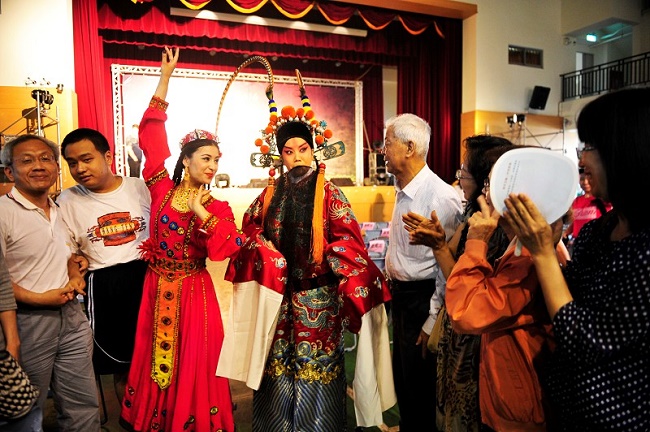 01 台湾社区居民零距离感受交流团展现的艺术魅力 盖畅 摄 f.jpg