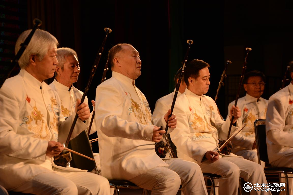 安贞民乐团表演二胡齐奏