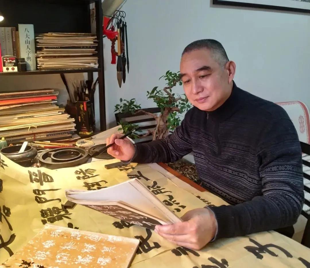 胡学龙老师是中国书协会员,北京书协会员,西城区书协副秘书长 胡学龙老师是中国书协会员,北京书协会员,西城区书协副秘书长