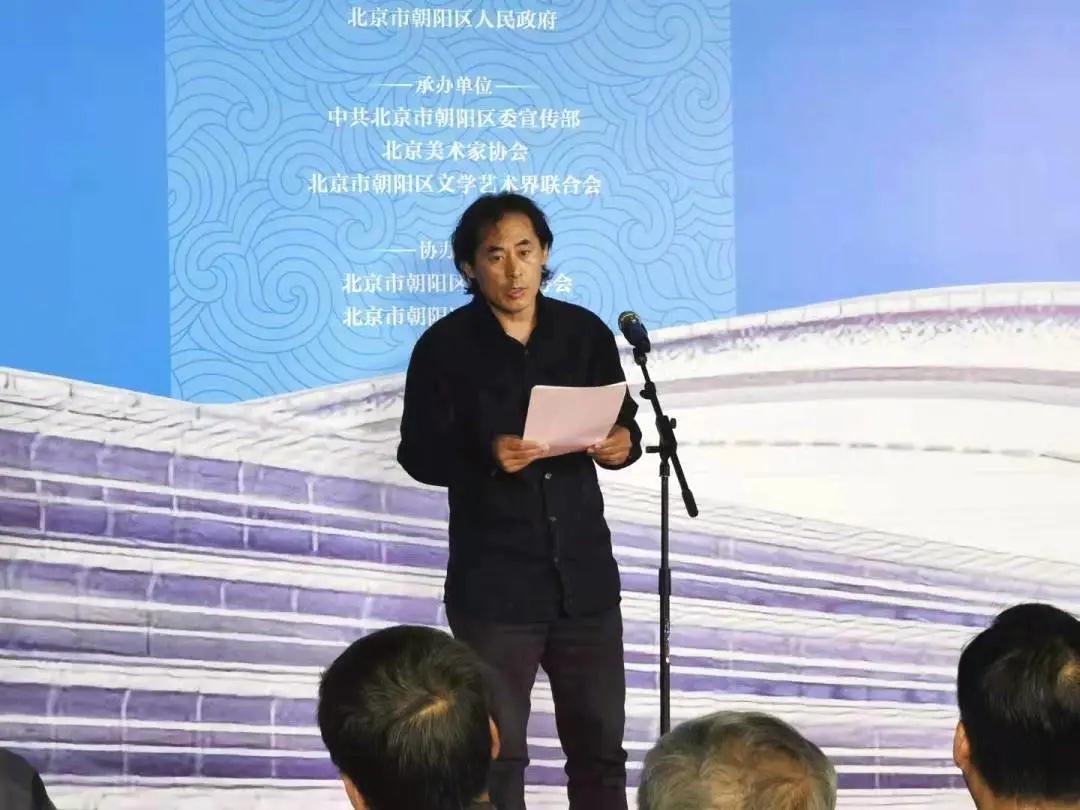4国家一级美术师徐志广作为参与此次创作的画家代表进行发言(巩殿武摄) 4国家一级美术师徐志广作为参与此次创作的画家代表进行发言(巩殿武摄)