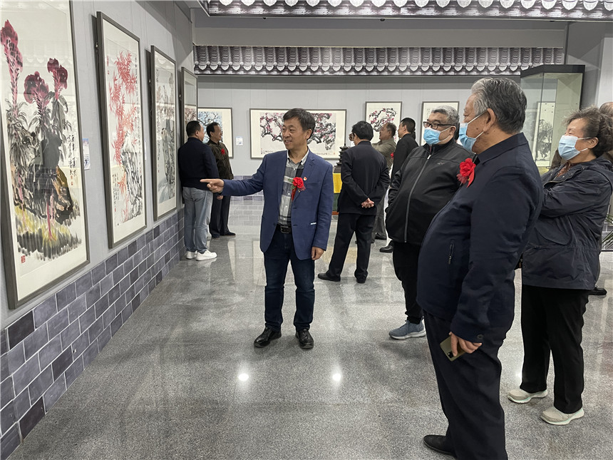 3参观作品展览 3参观作品展览