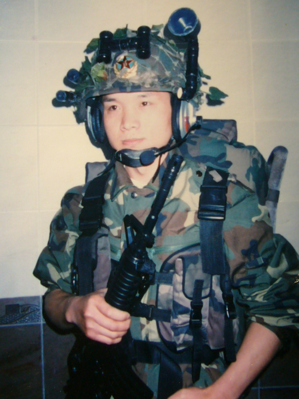 图2、装着军装的刘桂彪