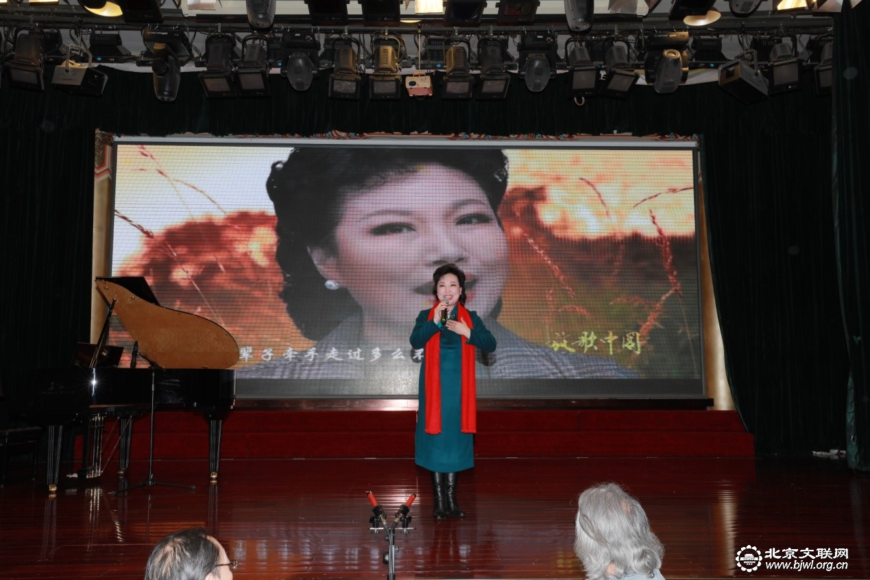 《老夫老妻》作词：顾家，作曲：陈卫东，演唱：黄华丽