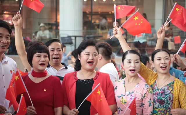 3朝阳区文联举办“我爱你中国”千人快闪活动(摄影:刘德祥) 3朝阳区文联举办“我爱你中国”千人快闪活动(摄影:刘德祥)