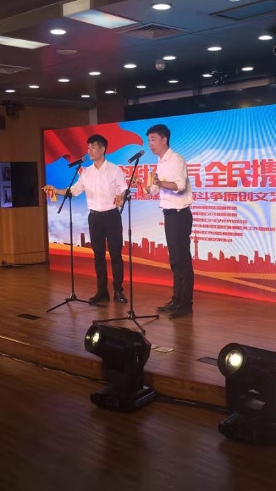 5朝阳区举办扫黑除恶专项斗争原创文艺作品展演活动。相声《换工作》(高雨溪摄) 5朝阳区举办扫黑除恶专项斗争原创文艺作品展演活动。相声《换工作》(高雨溪摄)