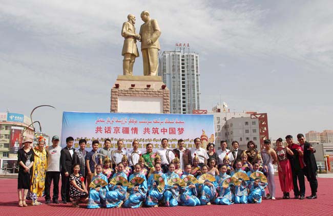图集：2013年首都文艺家赴新疆文化交流(2/30)